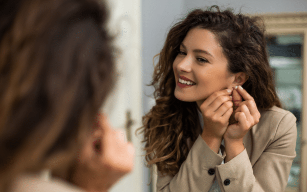 How to Choose the Right Earrings According to Your Face Shape