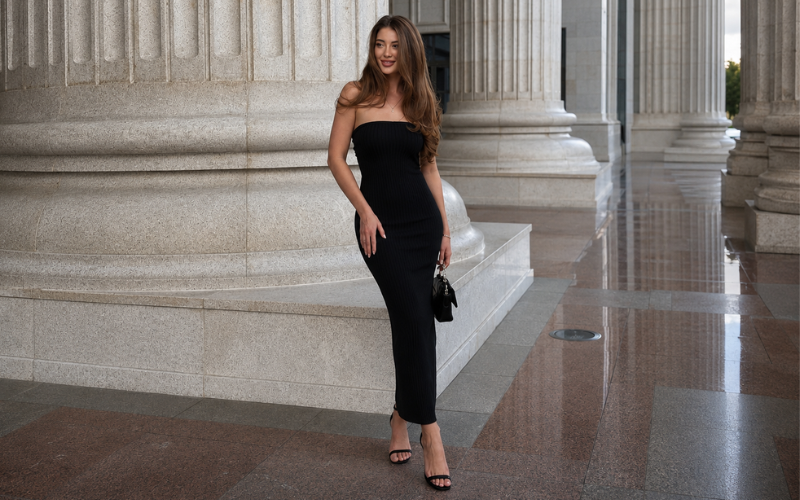 Ribbed Bodycon Dress With a Mini Shoulder Bag